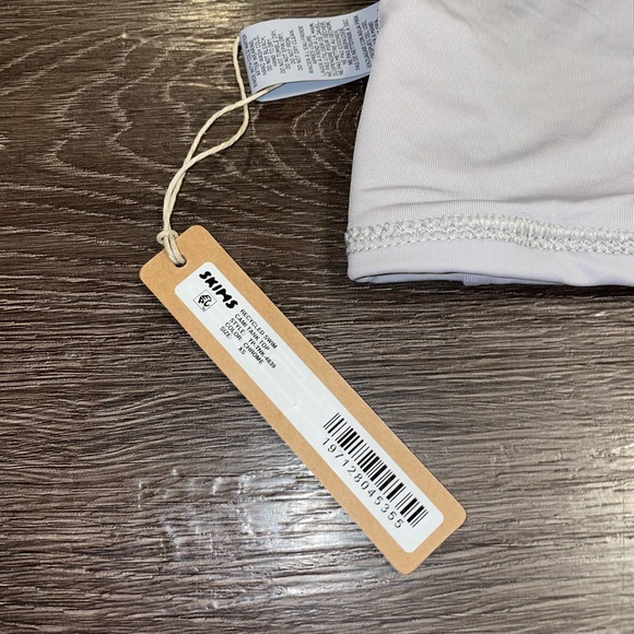 SKIMS | SIGNATURE SWIM CAMI TOP in CHROME - Picture 7 of 7